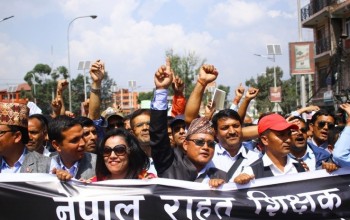 सरकारसँग भएकाे सहमतिप्रति राहत शिक्षक असन्तुष्ट, आन्दाेलन जारी राख्‍ने घाेषणा
